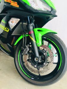 Rueda delantera de mi moto, marca Bridgestone BT 016 Pro, relacionado con el post y la interesante iniciativa de Bridgestone con este tema.